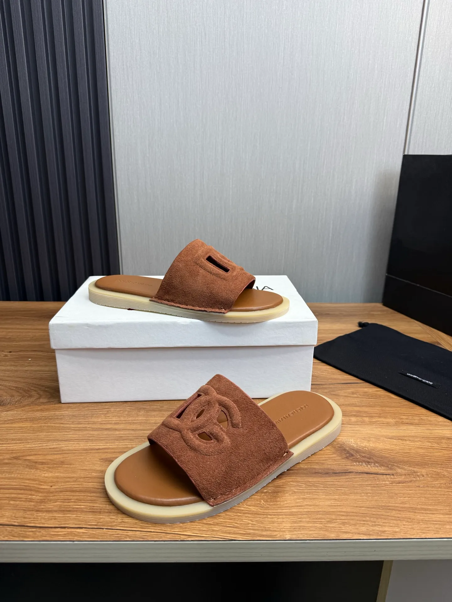 Men's men's shoes💰340💰Dolce & gabbana (DG) official website synchronized new slippers💥Fashion hot models: 1 exclusive mold opening✅Unique brand style logo upper💥Original private mold outsole✔️36-44 (45 customized, non-refundable)